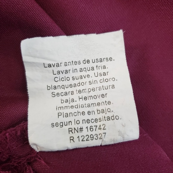 White Swan Gear Notched Neckline Curved Pocket Berry Scrub Top - Women's Medium - Picture 8 of 8